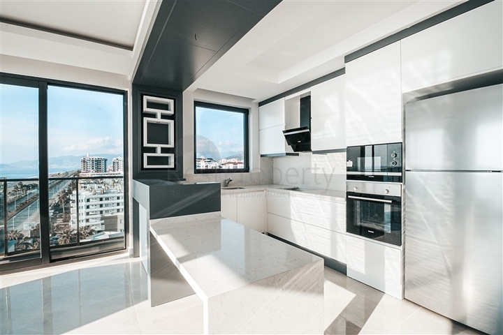 Трехкомнатная квартира c видом на море