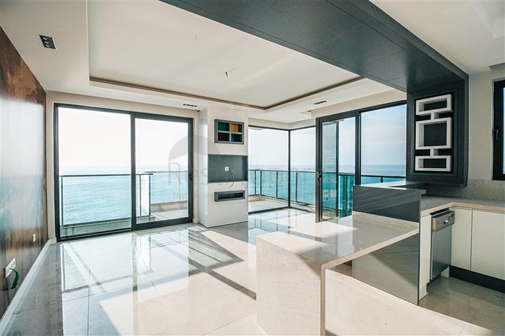 Трехкомнатная квартира c видом на море