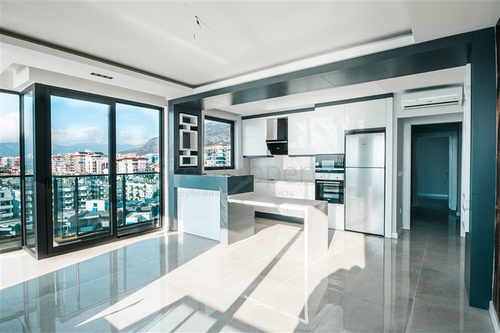 Трехкомнатная квартира c видом на море