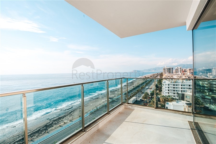 Трехкомнатная квартира c видом на море