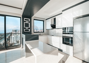 Трехкомнатная квартира c видом на море