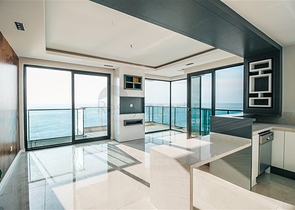 Трехкомнатная квартира c видом на море