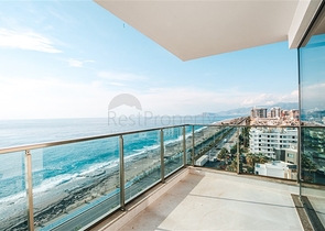 Трехкомнатная квартира c видом на море