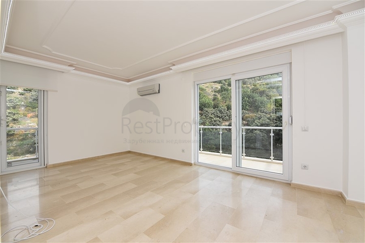 Роскошная вилла с видом на Средиземное море