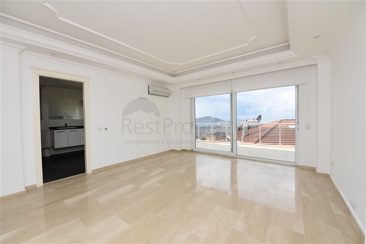 Роскошная вилла с видом на Средиземное море