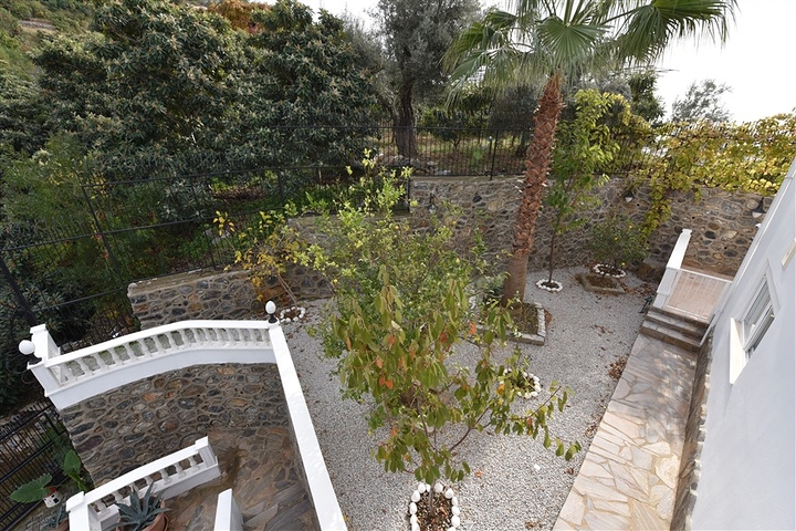 Роскошная вилла с видом на Средиземное море