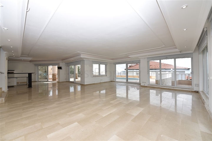 Роскошная вилла с видом на Средиземное море