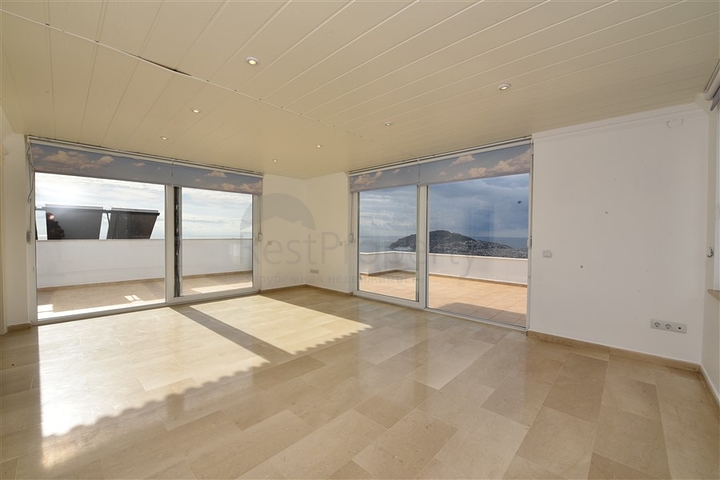 Роскошная вилла с видом на Средиземное море