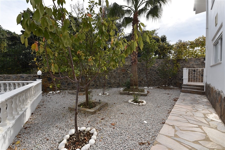 Роскошная вилла с видом на Средиземное море