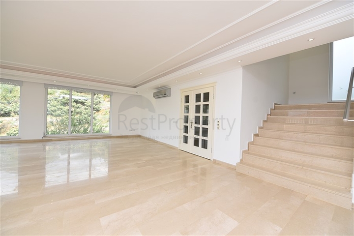 Роскошная вилла с видом на Средиземное море