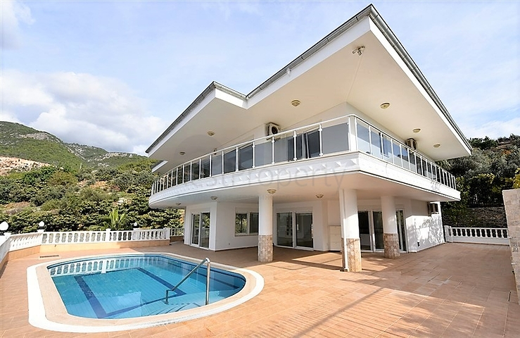 Роскошная вилла с видом на Средиземное море