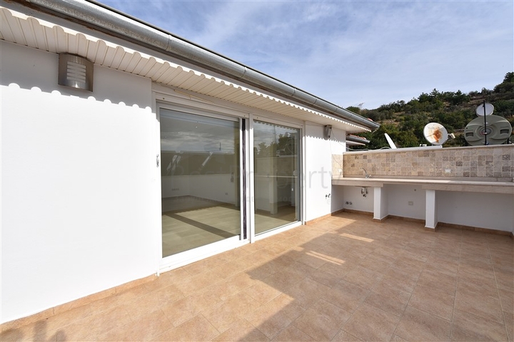 Роскошная вилла с видом на Средиземное море