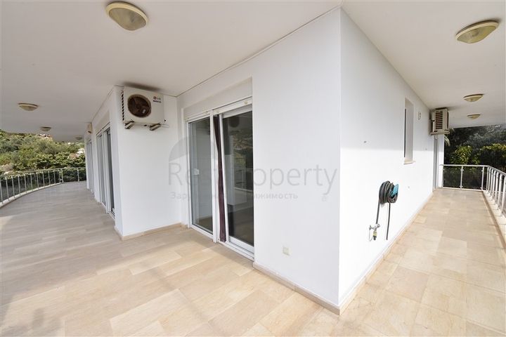 Роскошная вилла с видом на Средиземное море