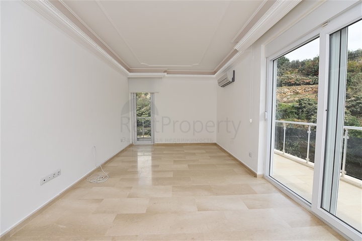 Роскошная вилла с видом на Средиземное море