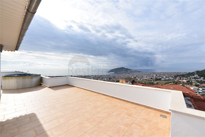 Роскошная вилла с видом на Средиземное море