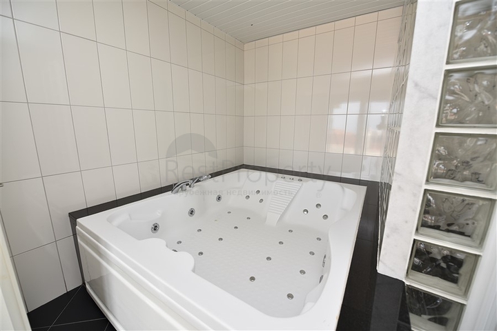 Роскошная вилла с видом на Средиземное море