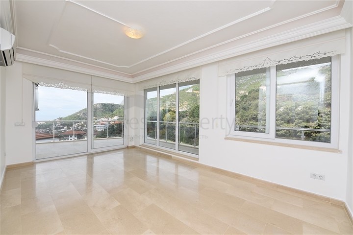 Роскошная вилла с видом на Средиземное море