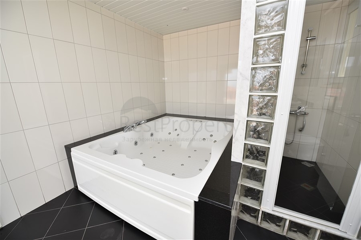 Роскошная вилла с видом на Средиземное море