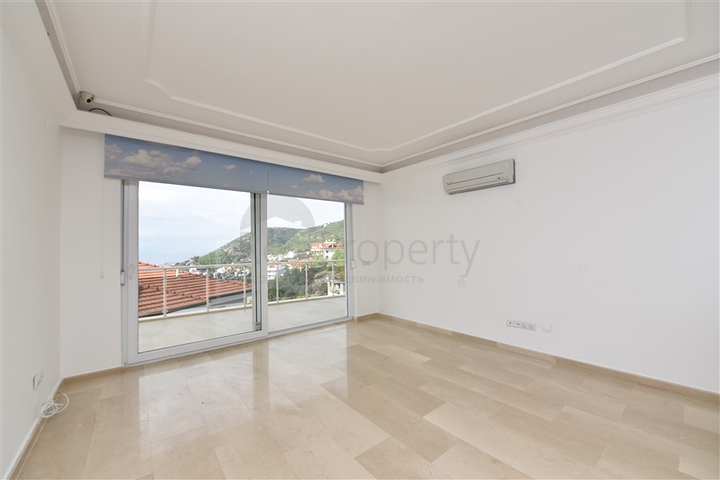 Роскошная вилла с видом на Средиземное море