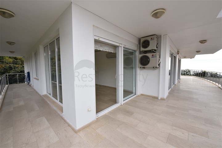 Роскошная вилла с видом на Средиземное море