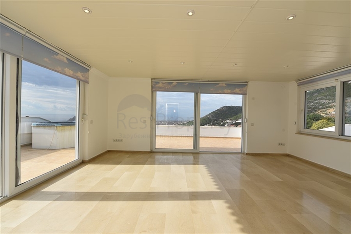 Роскошная вилла с видом на Средиземное море