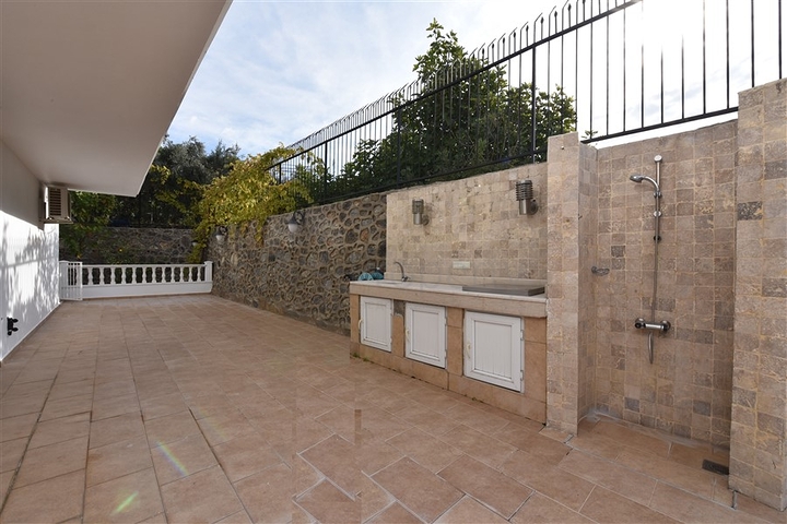 Роскошная вилла с видом на Средиземное море