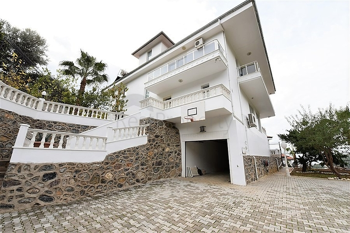 Роскошная вилла с видом на Средиземное море