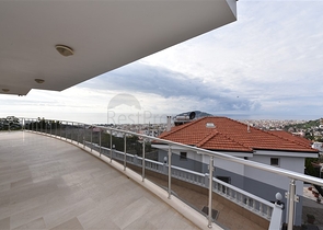 Роскошная вилла с видом на Средиземное море