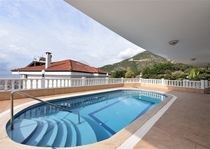 Роскошная вилла с видом на Средиземное море