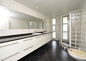 Роскошная вилла с видом на Средиземное море