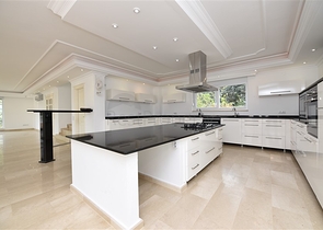 Роскошная вилла с видом на Средиземное море