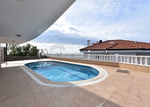 Роскошная вилла с видом на Средиземное море