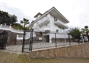 Роскошная вилла с видом на Средиземное море