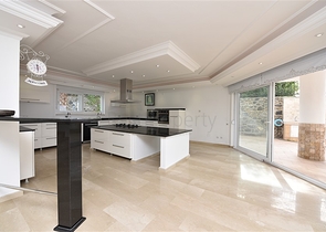 Роскошная вилла с видом на Средиземное море