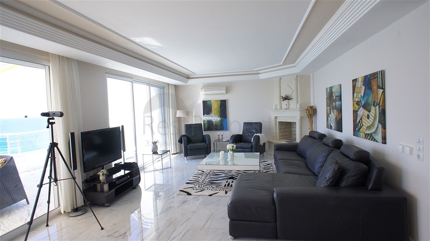 Просторный пентхаус  4+1 с фронтальным видом на море в Тосмуре 