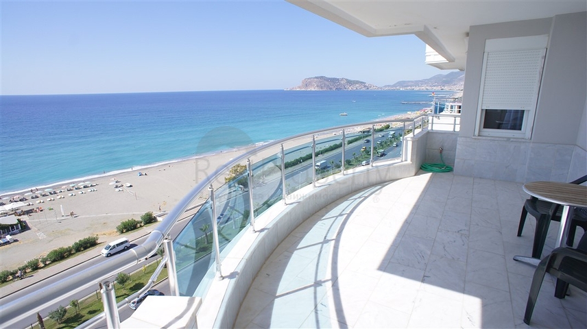 Просторный пентхаус  4+1 с фронтальным видом на море в Тосмуре 