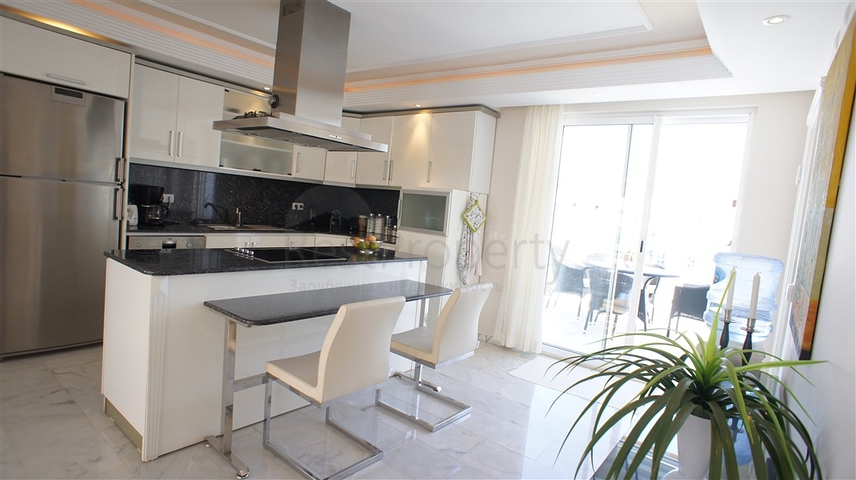 Просторный пентхаус  4+1 с фронтальным видом на море в Тосмуре 