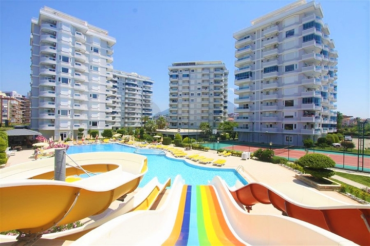 Просторный пентхаус  4+1 с фронтальным видом на море в Тосмуре 