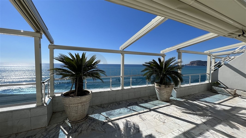 Просторный пентхаус  4+1 с фронтальным видом на море в Тосмуре 