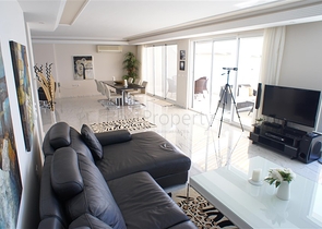 Просторный пентхаус  4+1 с фронтальным видом на море в Тосмуре 