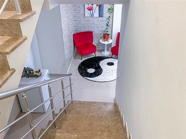 Просторный дуплекс с выходом в сад в районе Каргыджак