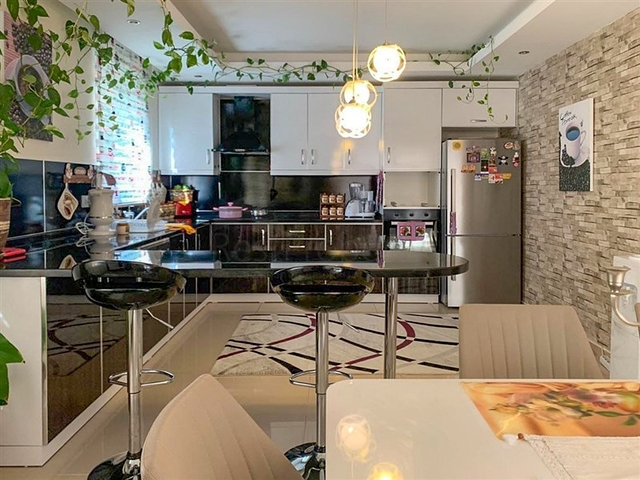 Просторный дуплекс с выходом в сад в районе Каргыджак