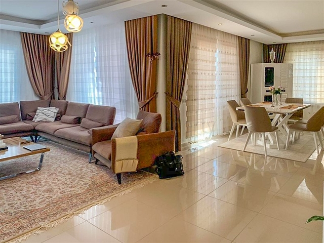 Просторный дуплекс с выходом в сад в районе Каргыджак