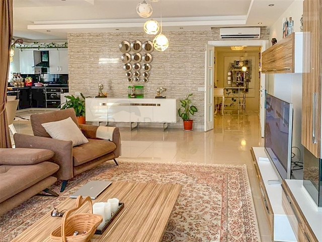 Просторный дуплекс с выходом в сад в районе Каргыджак