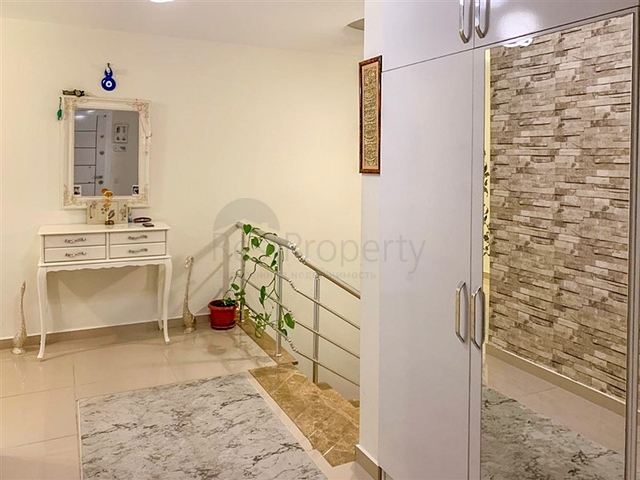 Просторный дуплекс с выходом в сад в районе Каргыджак