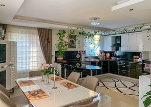 Просторный дуплекс с выходом в сад в районе Каргыджак