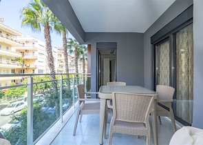 Меблированная трехкомнатная квартира в центре Аланьи