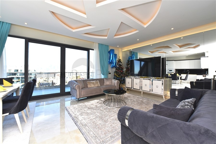 Пентхаус планировкой 2+1 на первой береговой линии в районе Махмутлар