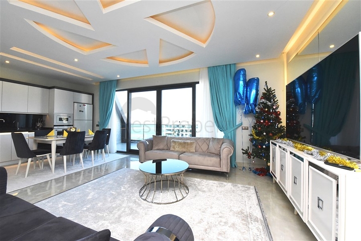 Пентхаус планировкой 2+1 на первой береговой линии в районе Махмутлар