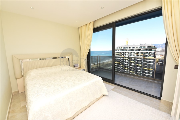 Пентхаус планировкой 2+1 на первой береговой линии в районе Махмутлар